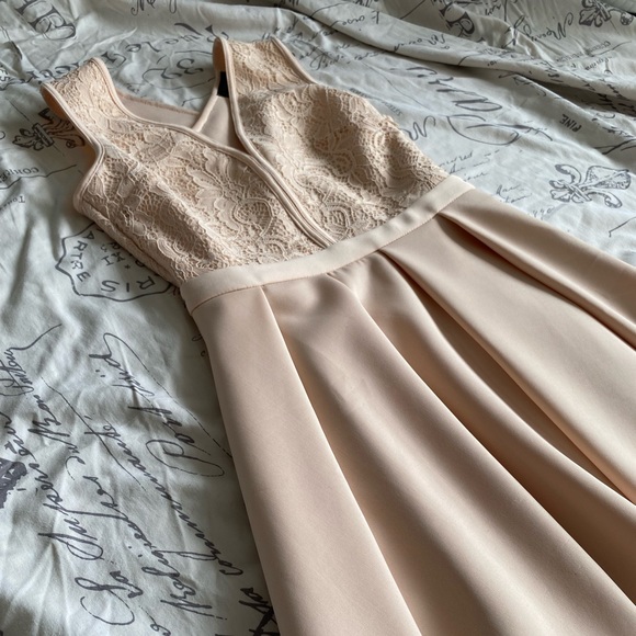 Dynamite blush pink dress. New with tags. Size XS - Picture 4 of 8